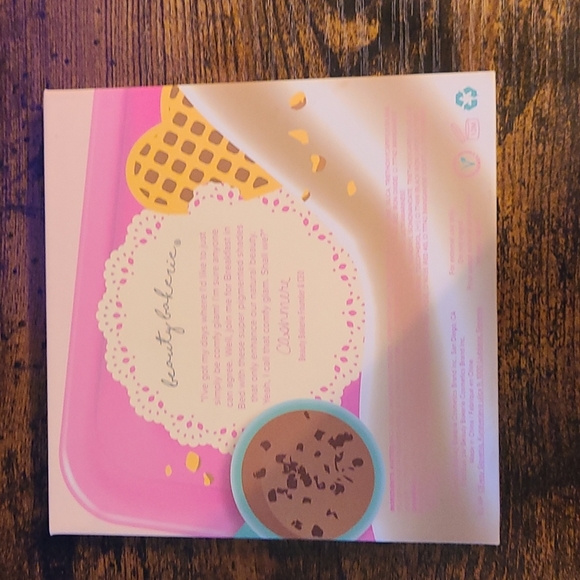 Beauty Bakerie Eyeshadow Palette - Picture 4 of 4